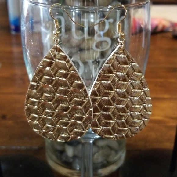 no brand Jewelry - 🏈Bohemian leather tear drop earrings